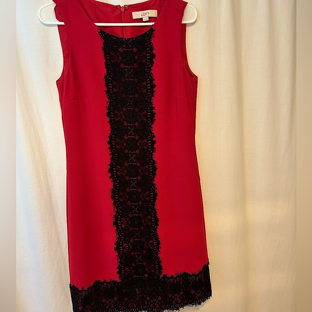 Magenta Loft sleeveless shift dress with lace detailing
